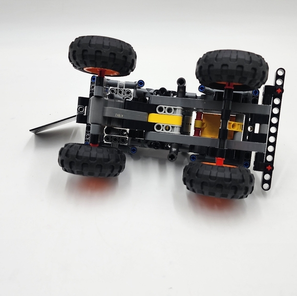 LEGO TECHNIC: Lego Monster Jam Max-D (42119)  |  Assembled - Picture 4 of 8